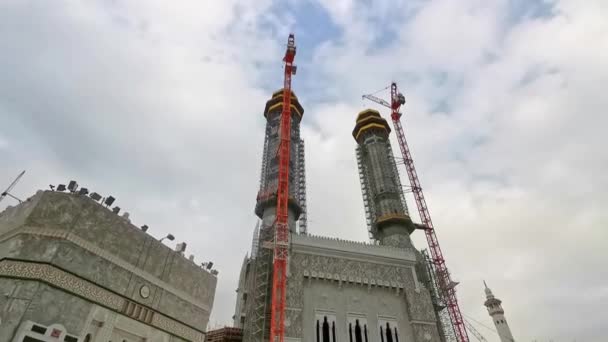 サウジアラビア ジャンナリー5 2023 サウジアラビアのマッカにあるマスジド ハラム モスクのアブドゥル アジズ ゲート1の景色を眺める ハラム モスクはイスラム教で最も聖なるモスクです — ストック動画