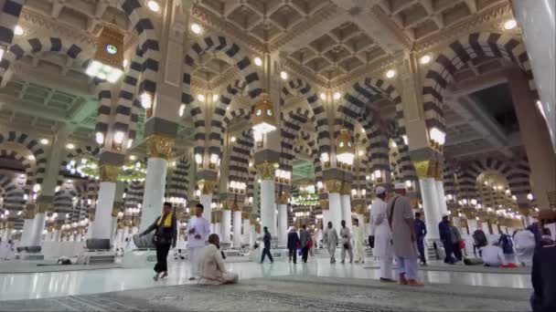 Medina Saudi Arabia Maj 2023 Statyczny Widok Wnętrza Meczetu Nabawi — Wideo stockowe