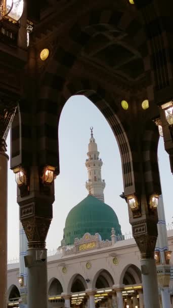 Vista Verticale Statica Cupola Verde Archi Modello Moresco Della Moschea — Video Stock