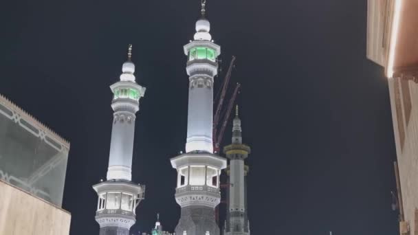 三年六月十九日 晚上在沙特阿拉伯麦加法赫德国王 法赫德 大门口俯瞰尖塔的全景 — 图库视频影像