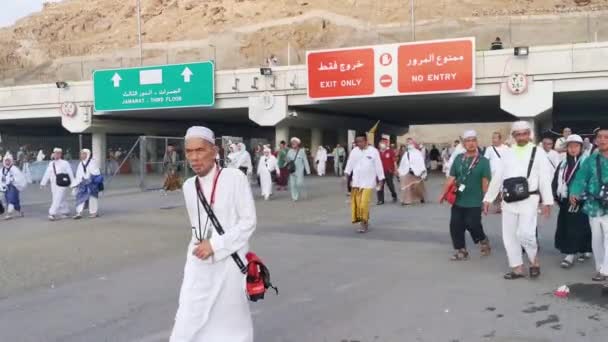 Mina Królestwo Saudi Arabia Ksa Czerwca 2023 Azjatyccy Muzułmańscy Pielgrzymi — Wideo stockowe