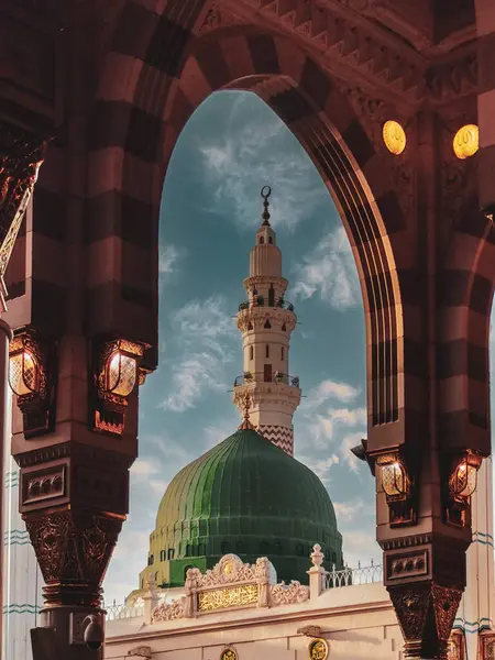 Общий Вид Зеленый Купол Мавританские Арки Мечети Набави Аль Медине Стоковое Фото