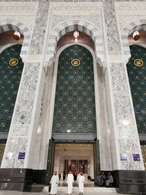 MECCA, SAUDI ARABIA KINDOM (KSA) - 29 Mayıs 2023: Hac Mescid-i Haram 'dan Kral Abdullah' ın Makkah, Suudi Arabistan 'daki yeni uzantısı üzerinden çıkış.