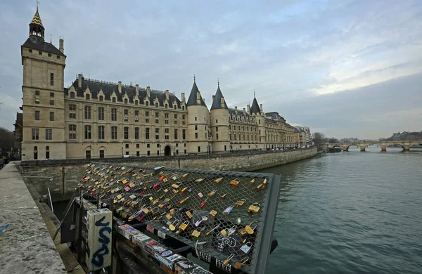 Bloqueo Amor Pont Change Conciergerie París Francia —  Fotos de Stock