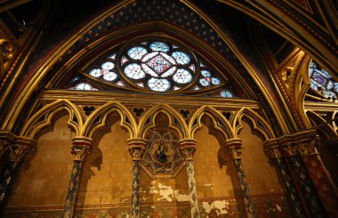 Sainte-Chapelle 'in alt şapeli, Paris, Fransa