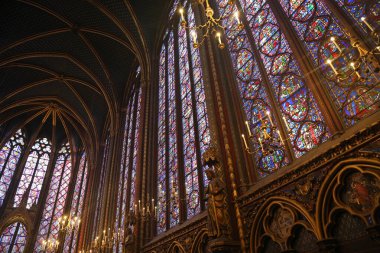 Tavan ve vitray pencere - Sainte-Chapelle, Paris, Fransa