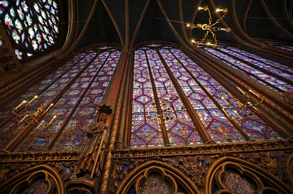 窓を見上げよう Saint Chapelle Paris France — ストック写真