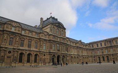 Louvre 'dan Cour Carree - Paris, Fransa