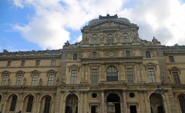 Panoramik Louvre cephesi - Paris, Fransa