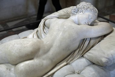 Uyuyan Hermafroditus yakın çekim Louvre Müzesi, Paris
