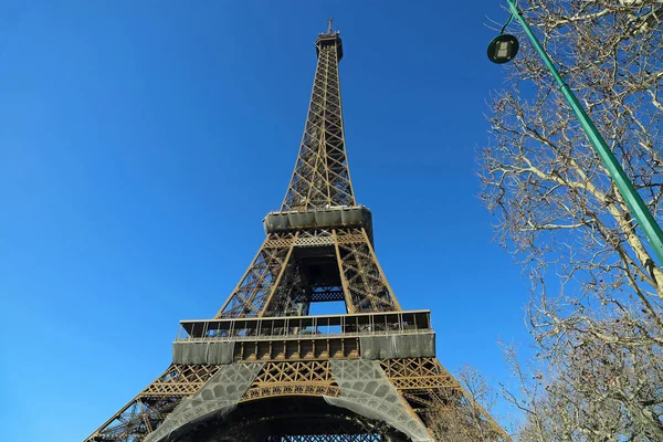 Eiffelturm Mit Laterne Und Baum Tour Eiffel Paris Frankreich — Stockfoto