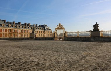 Versay 'ın boş avlusu, Paris, Fransa yakınlarında.