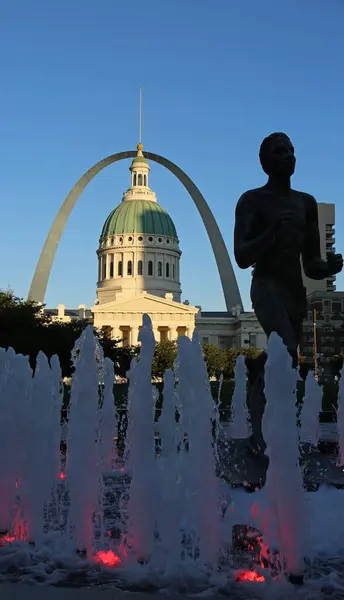  Kiener Memorial Fountain - Eski Adliye - St. Louis, Missouri, şehir merkezi