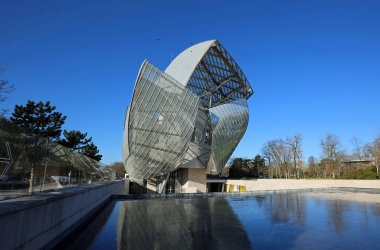 Louis Vuitton Foundation on the pool, Paris, France