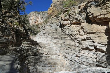 Çizgili kaya oluşumu - Guadalupe Dağları Ulusal Parkı, Teksas