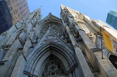 Zengin dekore edilmiş ön cephe - St. Patricks Katedrali, New York