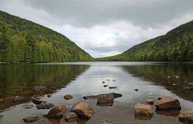 Kartal Gölü manzarası, Acadia Ulusal Parkı, Maine