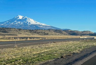 Yoldan Shasta Dağı - Stratovolcano Cascade Range, Kaliforniya