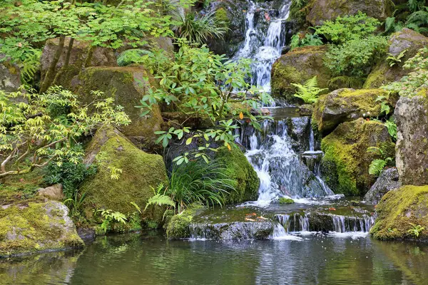 Heavenly Falls uçurumu - Portland Japon bahçesi, Oregon