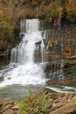 Twin Falls 'un sol üst basamağı - Rock Island State Park, Tennessee