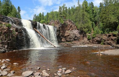Bektaşi üzümlü düşük şelaleli Idyllic manzara - Minnesota