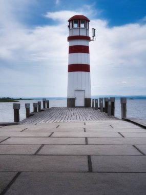 Podersdorf, Avusturya 'daki Neusiedlersee' deki deniz feneri.