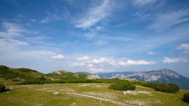 Avusturya 'da yaz mevsiminde Schnee Alplerinde güzel doğa ve tepeler