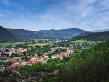 Slovensk upa, Slovakya 'nın orta kesimindeki Bansk Bystrica ilçesinin en büyük köyüdür.