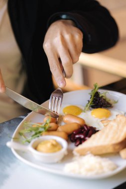 Restoranda erken kahvaltı. Terasta İngiliz kahvaltısı. - Günaydın. Yüksek kalite fotoğraf