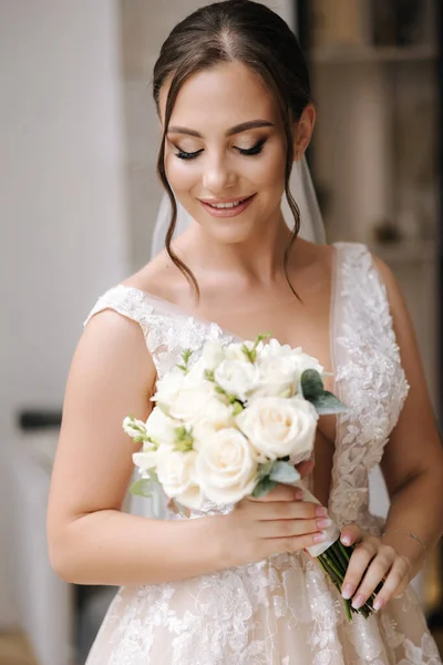 Linda Noiva Dia Seu Casamento Retrato Noiva Com Maquiagem Elegante — Fotografia de Stock