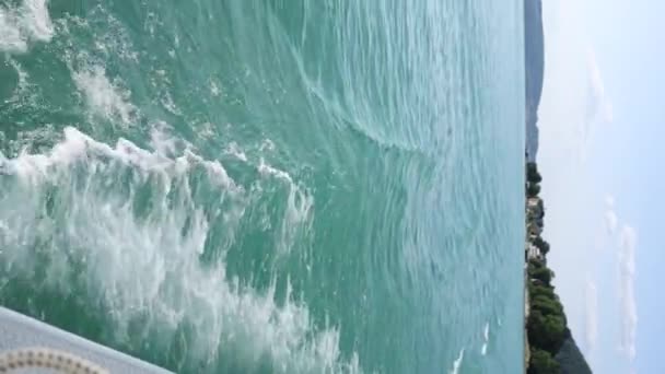 Uitzicht Vanaf Het Schip Van Golven Helder Turquoise Water Hoge — Stockvideo
