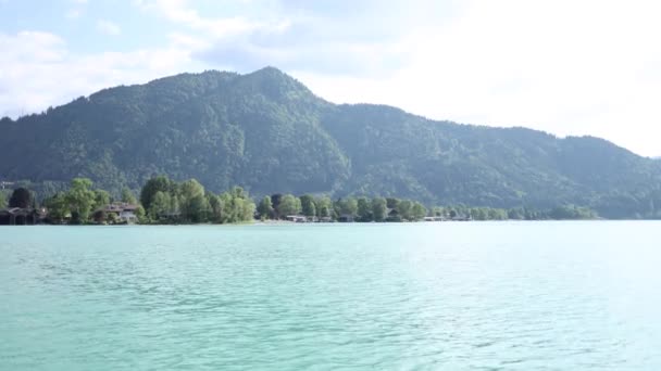 Paesaggio Bellissimo Lago Azzurro Tra Montagne Filmati Alta Qualità — Video Stock