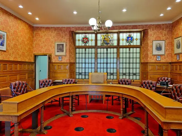 Douglas, Man Adası - 22 Nisan 2024: Man Adası Parlamentosu Yasama Konseyi 