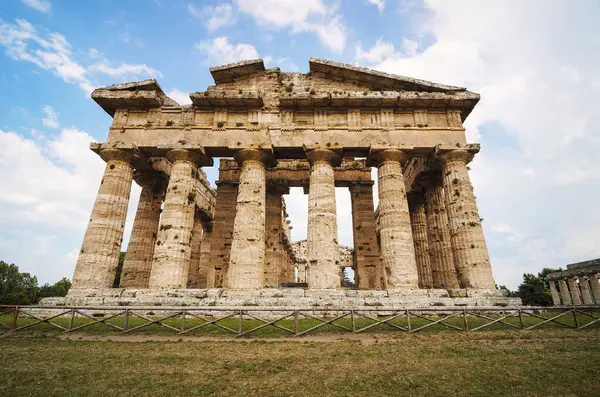 Храм Нептуна Знаменитых Археологических Раскопок Городе Пестум Италии — стоковое фото