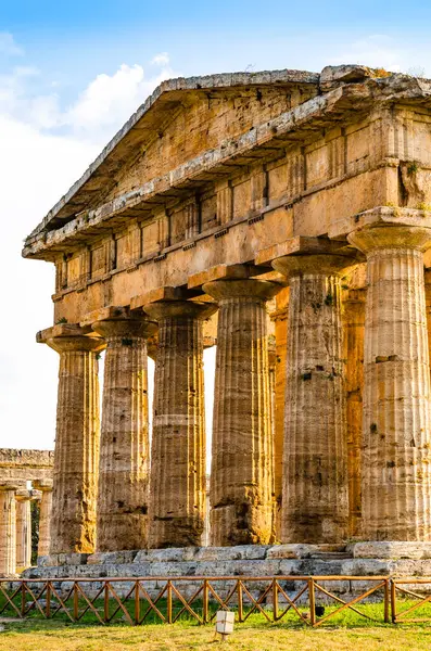 赫拉神庙 Temple Hera 亦称海王星神庙 Temple Neptune 是一座位于意大利帕埃斯特姆的希腊神庙 — 图库照片