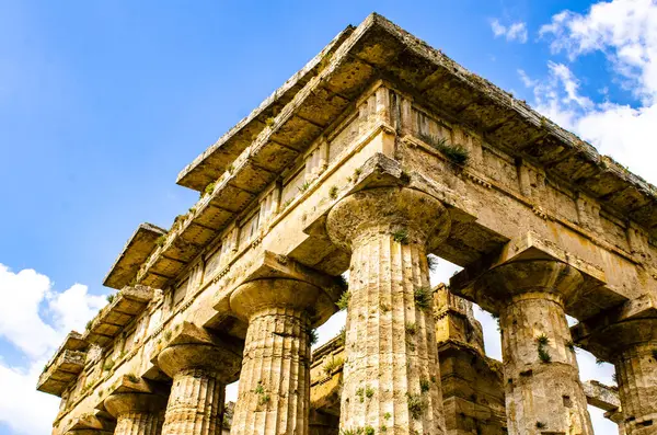 赫拉神庙 Temple Hera 亦称海王星神庙 Temple Neptune 是一座位于意大利帕埃斯特姆的希腊神庙 — 图库照片