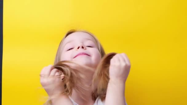Funny Little Girl Holds Shake Hands Cropped Hair Two Braids — Stok video
