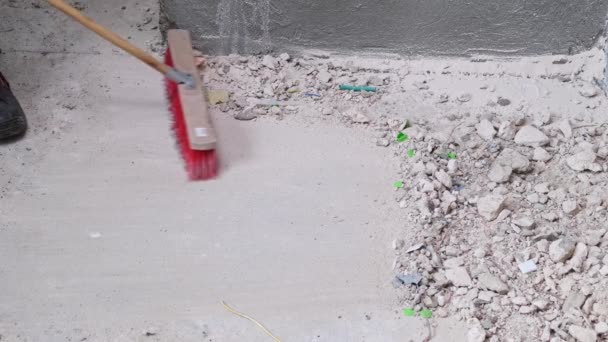 Limpiar Después Las Reparaciones Barrer Los Escombros Construcción Con Cepillo — Vídeos de Stock