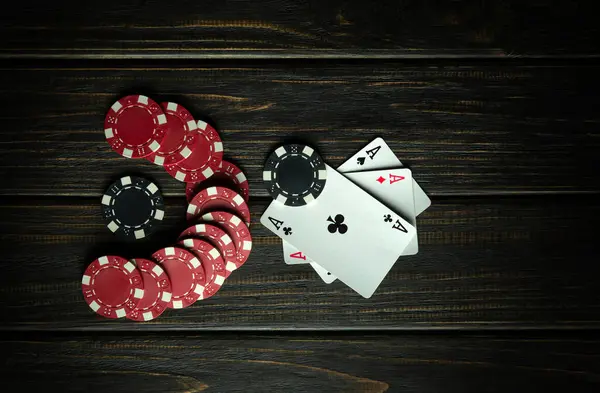 Poker Gokken Concept Kaarten Met Een Winnende Combinatie Van Drie Rechtenvrije Stockfoto's