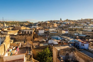 Günbatımında Medina, Fez, Fas, Kuzey Afrika olarak adlandırılan tarihi şehir merkezinin havadan panoramik manzarası