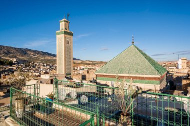 Fez, Fas, Kuzey Afrika 'nın tarihi şehir merkezindeki ünlü el Kaide Camii ve Üniversite.