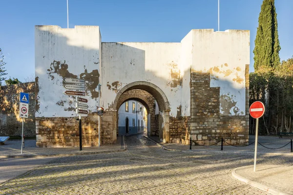 Реставрационная Арка Средневековых Стенах Один Фасадов Старого Города Фару Алгарве — стоковое фото