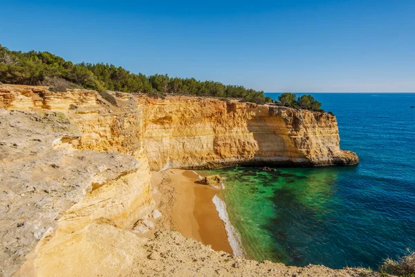 Скалы Песчаный Пляж Названием Корредура Алгарве Португалия — стоковое фото