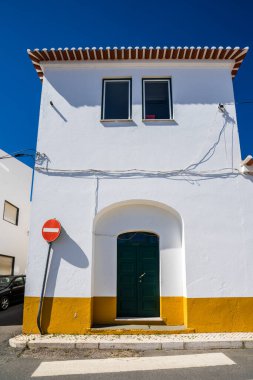Almodovar, Alentejo, Portekiz şehir merkezinde geleneksel mimari 