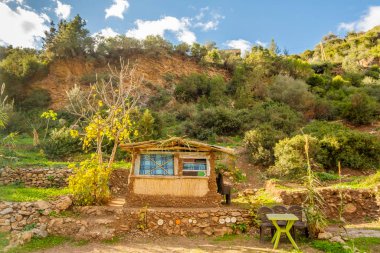 Akchour Watterfalls 'taki Küçük Ev - Talassemtane Ulusal Parkı, Fas,
