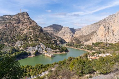 Caminito Del Rey, El Chorro, İspanya yakınlarındaki göl manzarası
