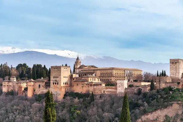 Granada 'daki Alhambra Sarayı' nın Güzel Manzarası İspanya, Avrupa