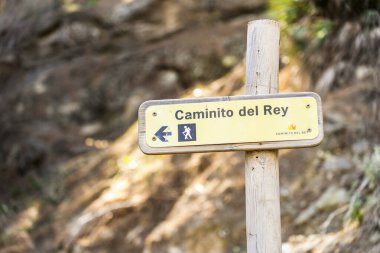 İspanya 'nın Malaga eyaletindeki El Chorro şehrinde Caminito del Rey ile yürüyüş yolu imzala.