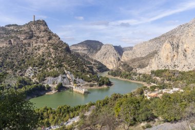 Caminito Del Rey, El Chorro, İspanya yakınlarındaki göl manzarası