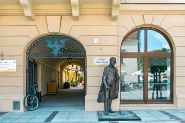 Tarnow 'un en önde gelen sakinlerinden birinin anıtı. Efsanevi Tadeusz Tertil - Tarnw Belediye Başkanı 1907-1923.